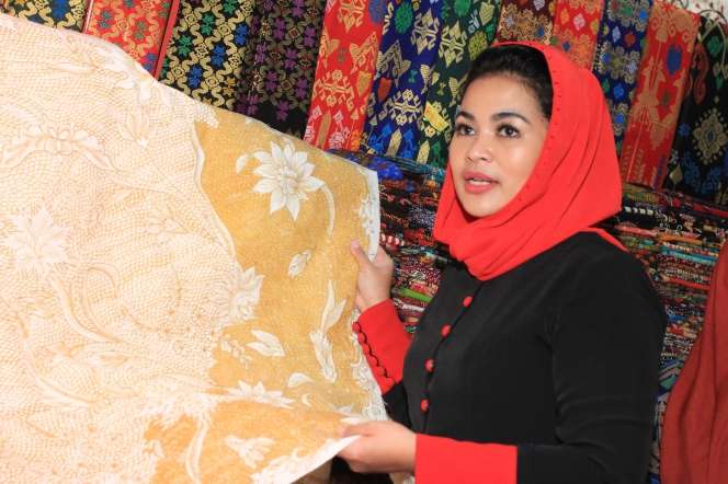 Ketika Puti Guntur Soekarno Kesengsem Batik Madura