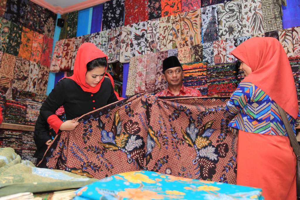 Ketika Puti Guntur Soekarno Kesengsem Batik Madura