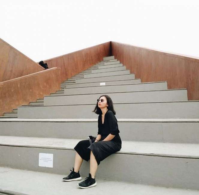 Pesona Putri Feni Rose yang Cantik