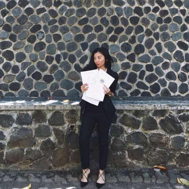 Pesona Putri Feni Rose yang Cantik