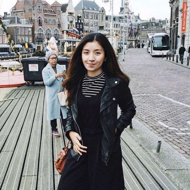 Pesona Putri Feni Rose yang Cantik