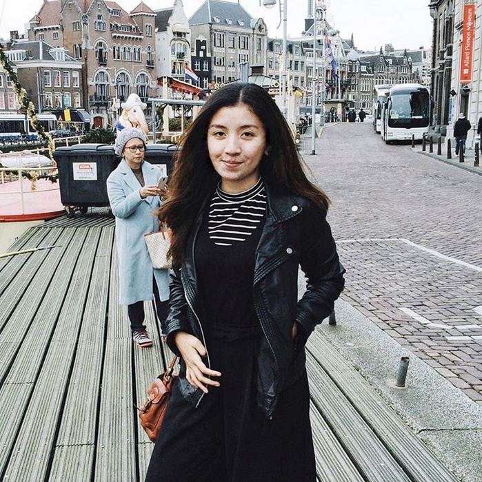 Pesona Putri Feni Rose yang Cantik