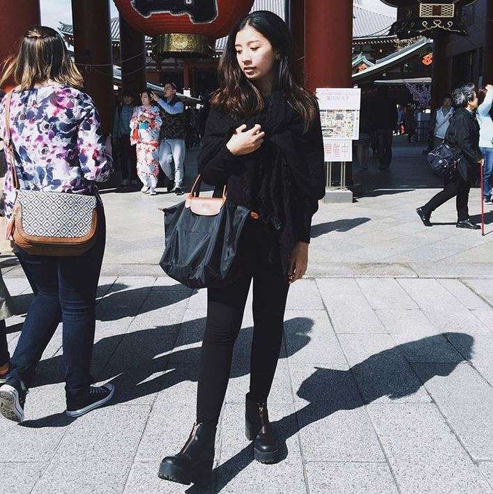 Pesona Putri Feni Rose yang Cantik