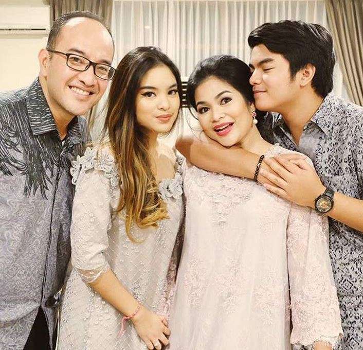 Puti Guntur Soekarno dan Putrinya Seperti Kakak Adik