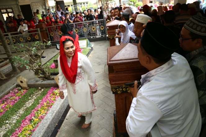 Puti Guntur Napak Tilas Perjuangan Santri
