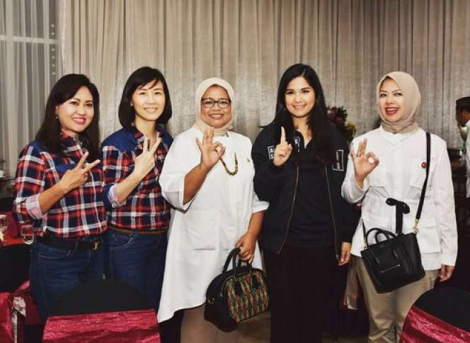 Gaya 4 Istri Pejabat Pakai Tas Mewah