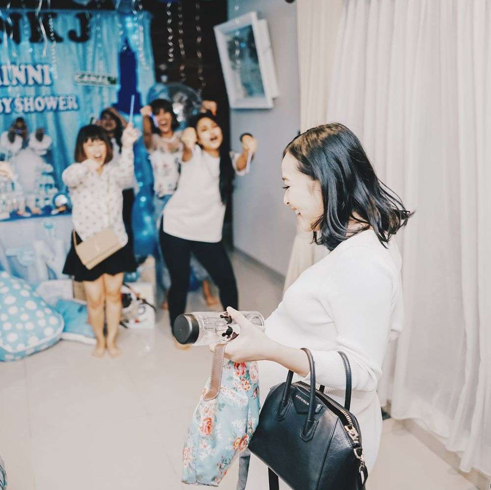 Intip Keseruan Baby Shower Rinni Wulandari