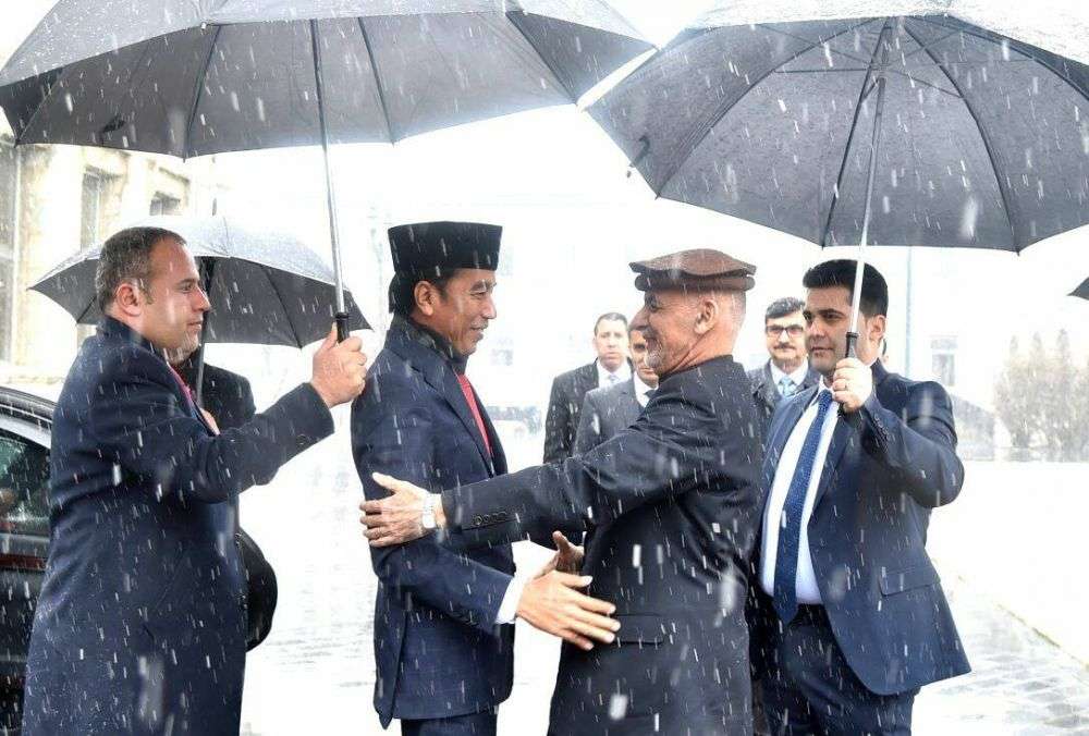 Kisah Lucu & Menegangkan Lawatan Jokowi ke Afganistan
