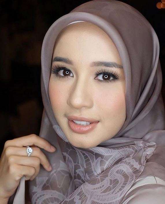 Dapat Hidayah Saat Umroh, 5 Artis Ini Mantap Berhijab