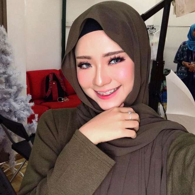 Adira, Selebgram Berhijab Malaysia Mirip Artis Korea 