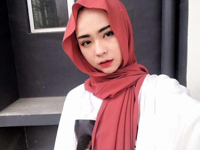Adira, Selebgram Berhijab Malaysia Mirip Artis Korea 