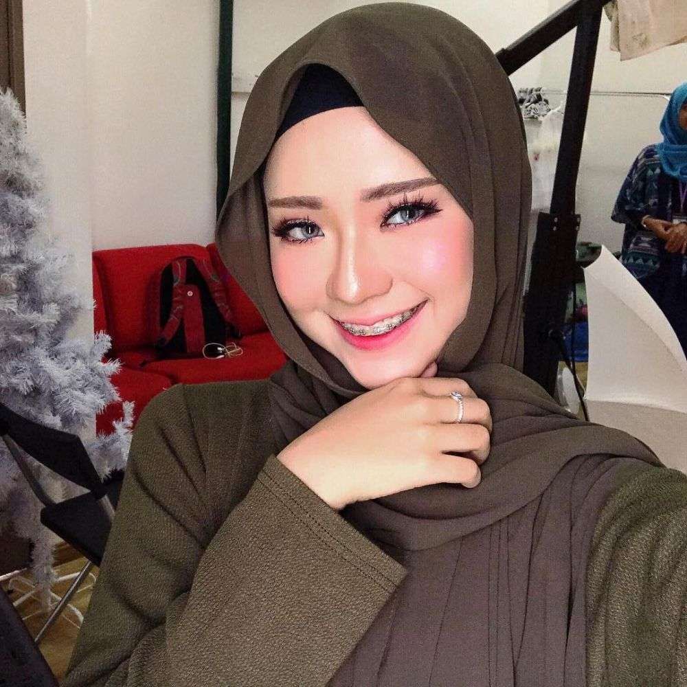 Adira, Selebgram Berhijab Malaysia Mirip Artis Korea 