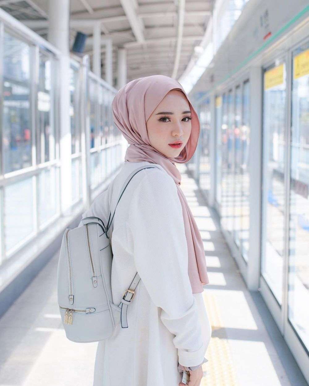Adira, Selebgram Berhijab Malaysia Mirip Artis Korea 