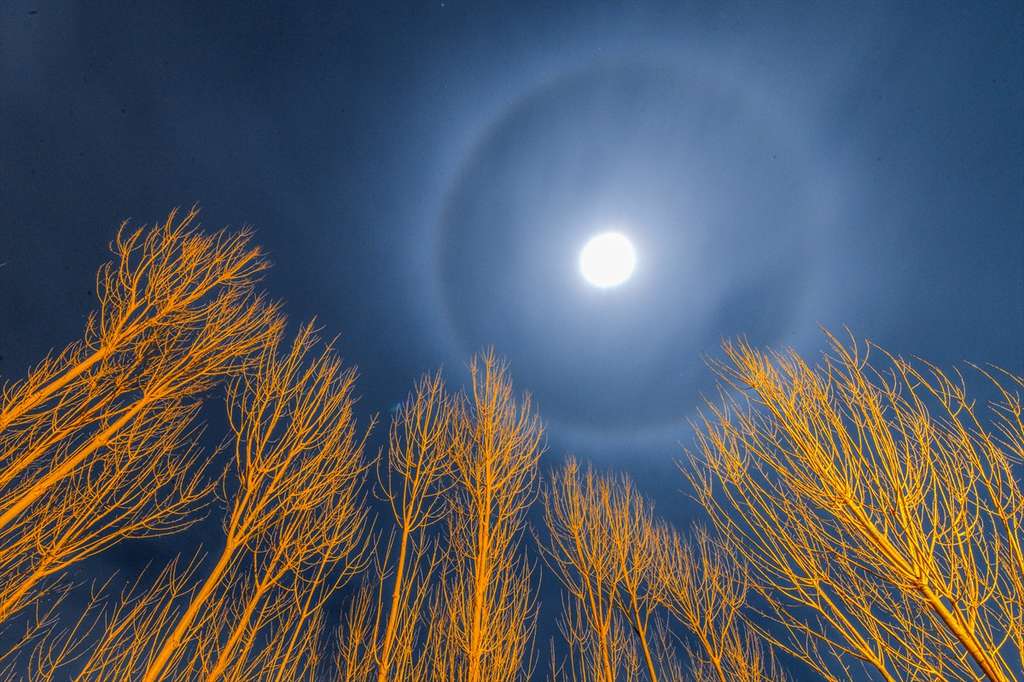 Indahnya Bulan Purnama di Langit Turki