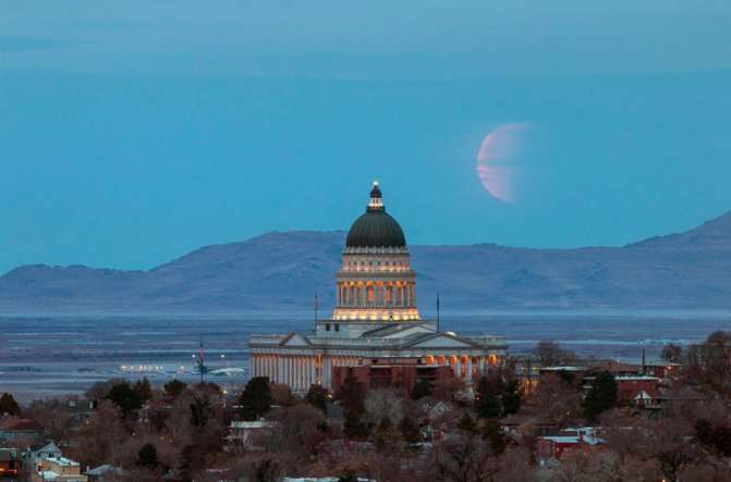 Penampakan Super Blue Blood Moon di Berbagai Belahan Dunia