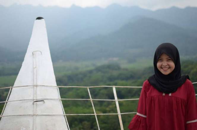 Alviola Putri, Si Bidan Cantik Pengemudi Ojek Online