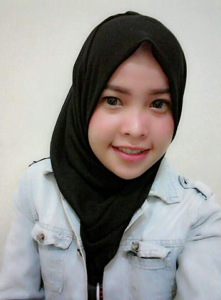 Alviola Putri, Si Bidan Cantik Pengemudi Ojek Online