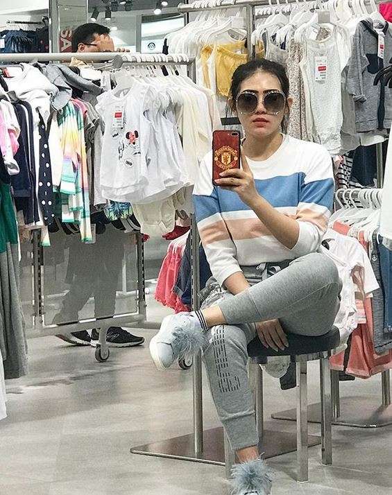 Tajir Melintir, 5 Seleb Tanah Air Ini Tampil Sederhana