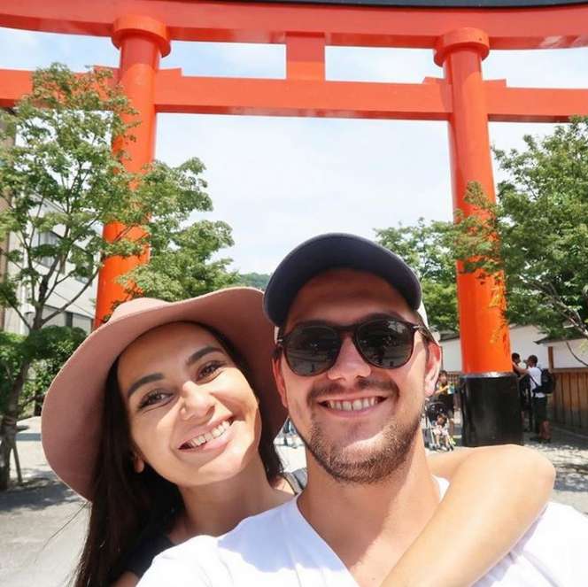 Bukan dari Kalangan Artis, 5 Suami Seleb Ini Bikin Gagal Fokus