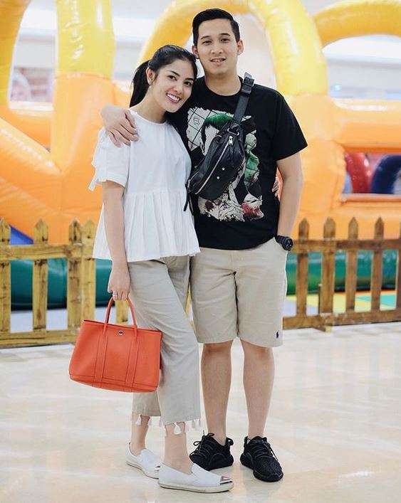 Bukan dari Kalangan Artis, 5 Suami Seleb Ini Bikin Gagal Fokus