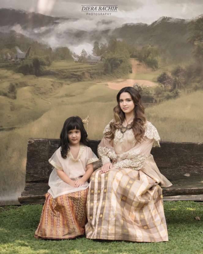 Dandan Kompak, Nia Ramadhani dan Mikhayla Bikin Gemas