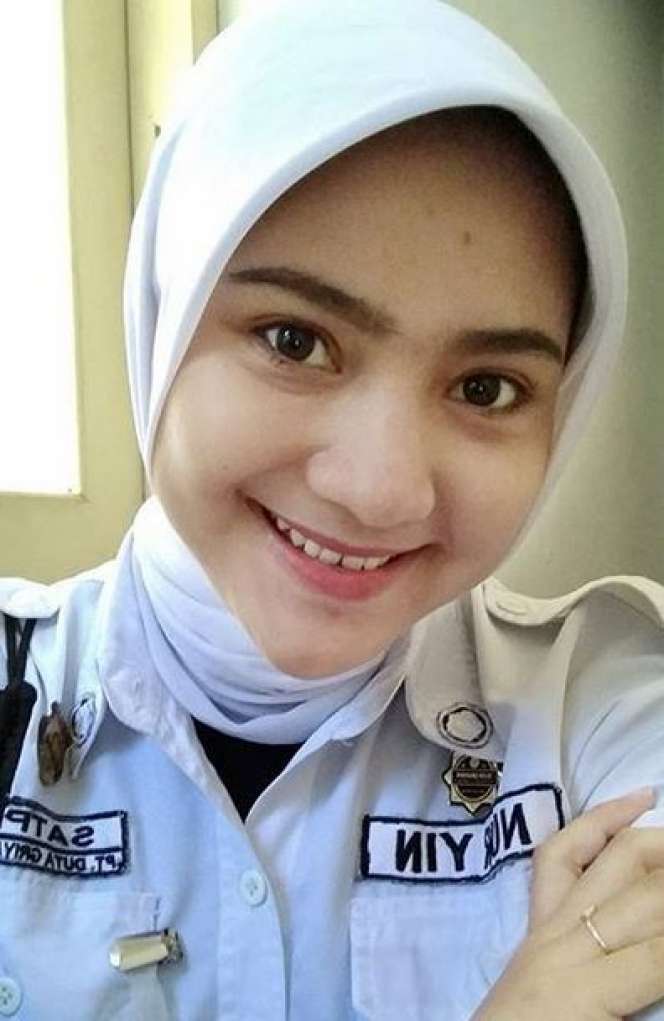 Satpam Berhijab Ini Ternyata Pernah Jadi Model
