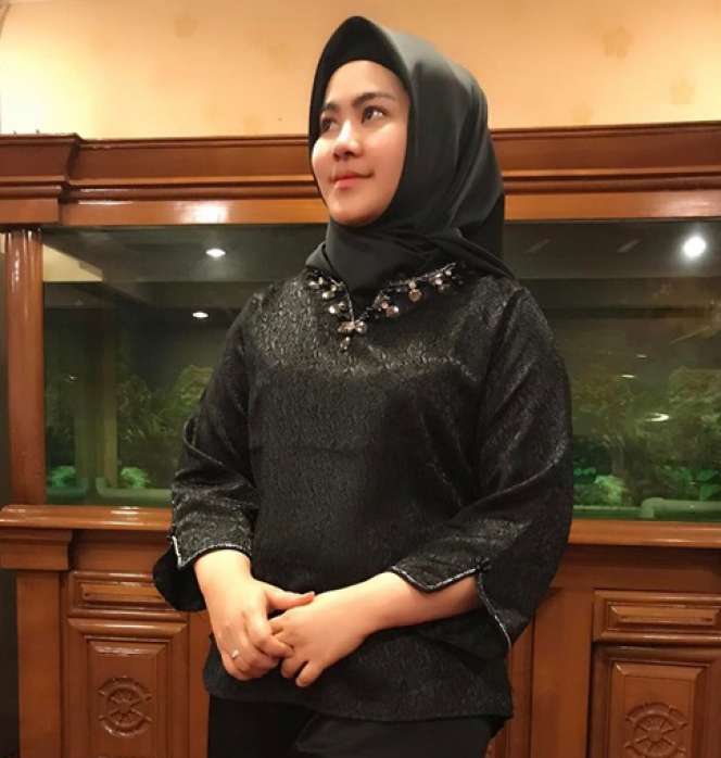 Intip Pesona Kecantikan Sherrin Tharia, Istri Zumi Zola 