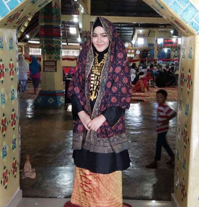 Intip Pesona Kecantikan Sherrin Tharia, Istri Zumi Zola 