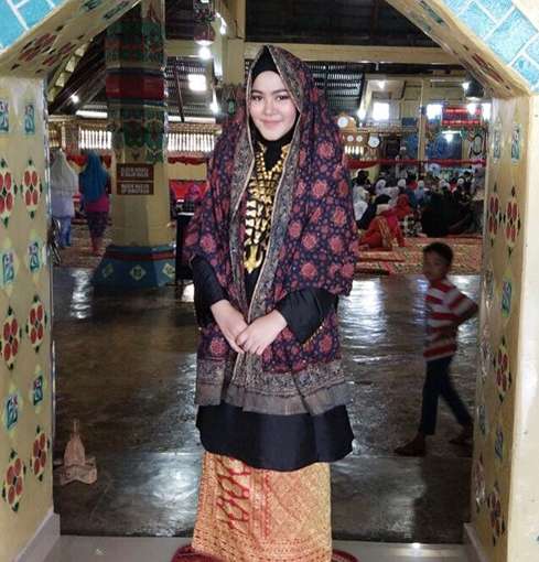 Intip Pesona Kecantikan Sherrin Tharia, Istri Zumi Zola 