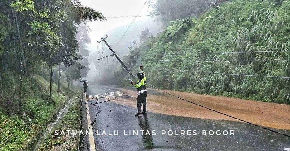 Penampakan Longsor, Jalur Puncak Dialihkan