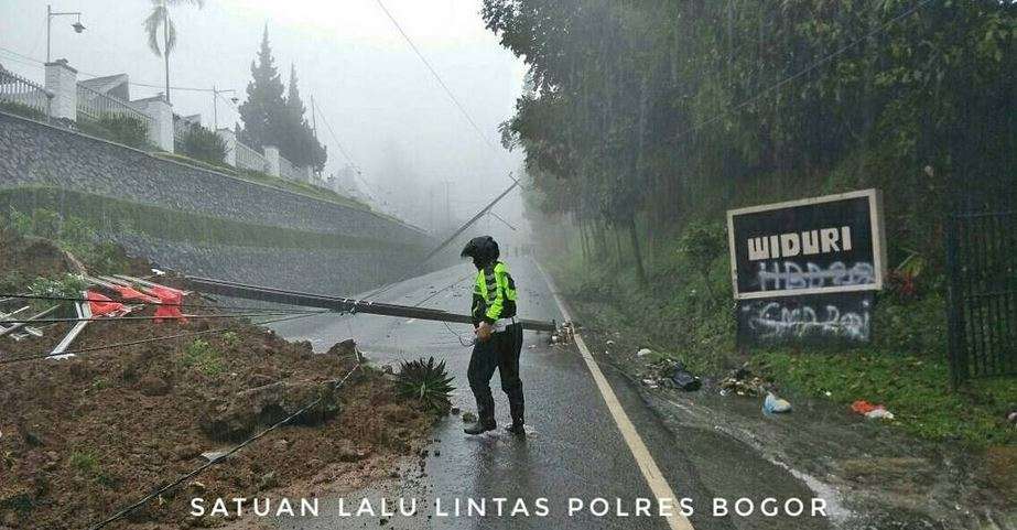 Penampakan Longsor, Jalur Puncak Dialihkan