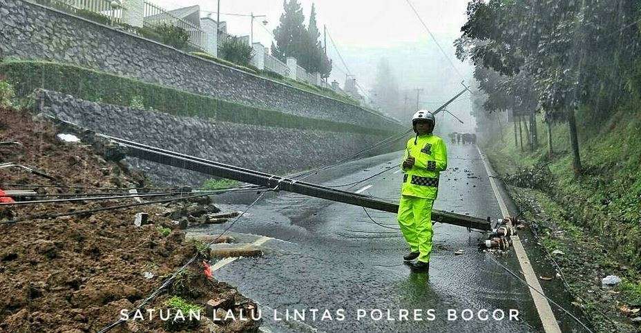 Penampakan Longsor, Jalur Puncak Dialihkan