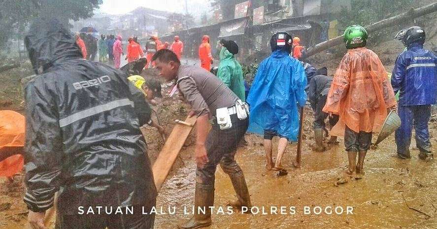 Penampakan Longsor, Jalur Puncak Dialihkan