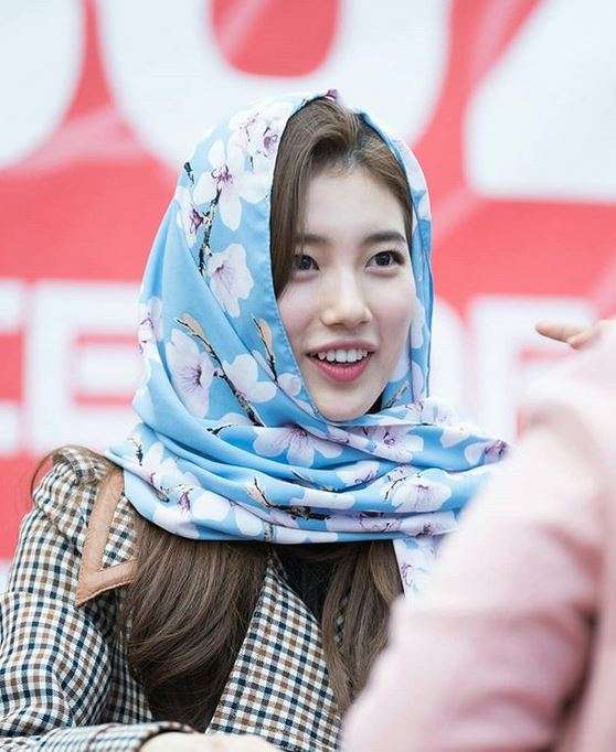 Bae Suzy, Aktris Korea Selatan Pakai Hijab dari Fans Indonesia