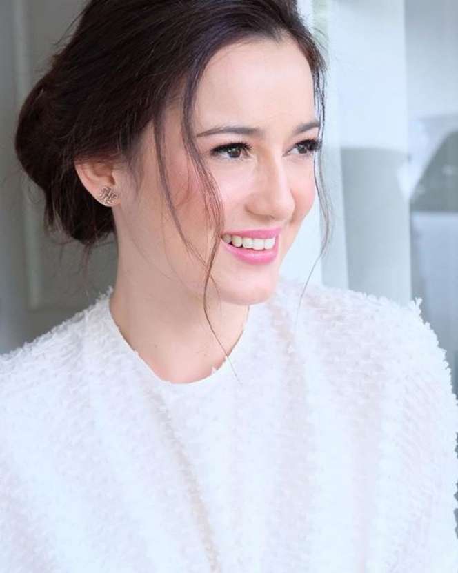 5 Artis Cantik Ini Tampil Memukau dengan Alis Natural