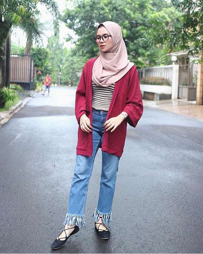 Tampil Kece, Ini Tips Pakai High Waist Jeans ala Hijabers