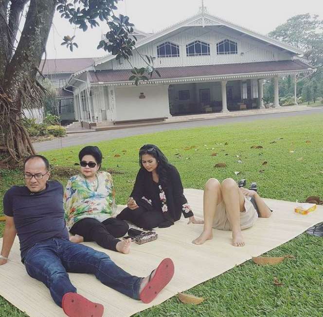 Sederhana, Saat Puti Soekarno Family Time Bareng Keluarga