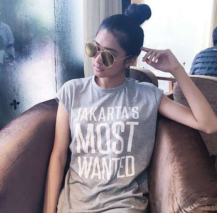 Gaya 7 Seleb Cantik Saat Pakai Kaus 