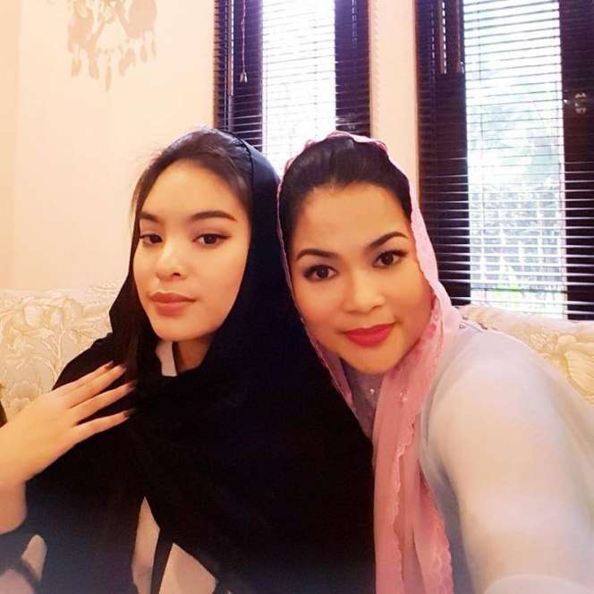 Adu Gaya Puti Guntur Soekarno dan Putri Cantiknya, Pilih Mana?