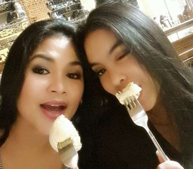 Adu Gaya Puti Guntur Soekarno dan Putri Cantiknya, Pilih Mana?