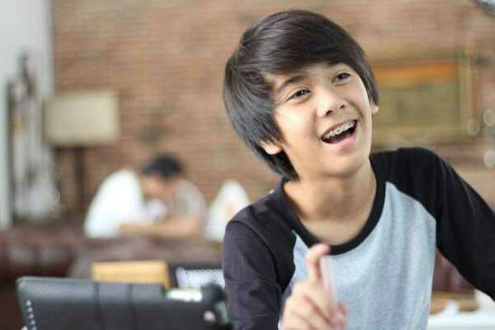 Sebelum Jadi 'Dilan', Lihat Foto Imutnya Iqbal Saat Kecil  