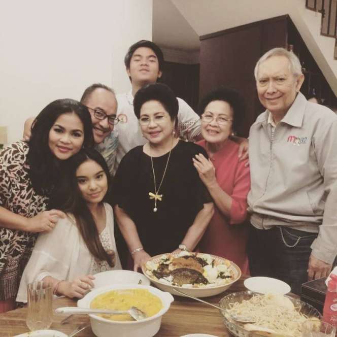 Potret Kemesraan Puti Guntur Soekarno dengan Suami