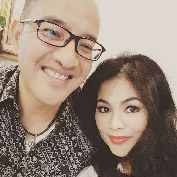Potret Kemesraan Puti Guntur Soekarno dengan Suami