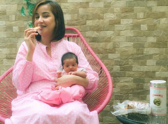 Demi Awet Muda, 4 Seleb Ini Pernah Makan Bunga