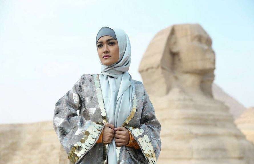 Demi Awet Muda, 4 Seleb Ini Pernah Makan Bunga