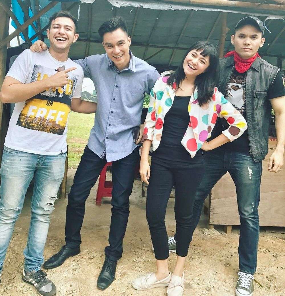 5 Seleb Ini Tetap Nyaman Kerja Bareng Mantan