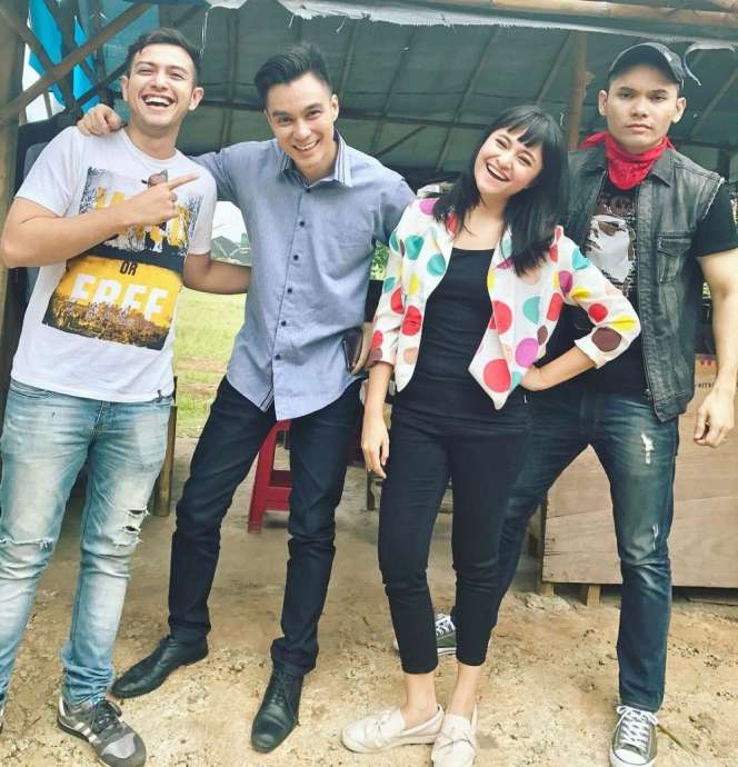 5 Seleb Ini Tetap Nyaman Kerja Bareng Mantan