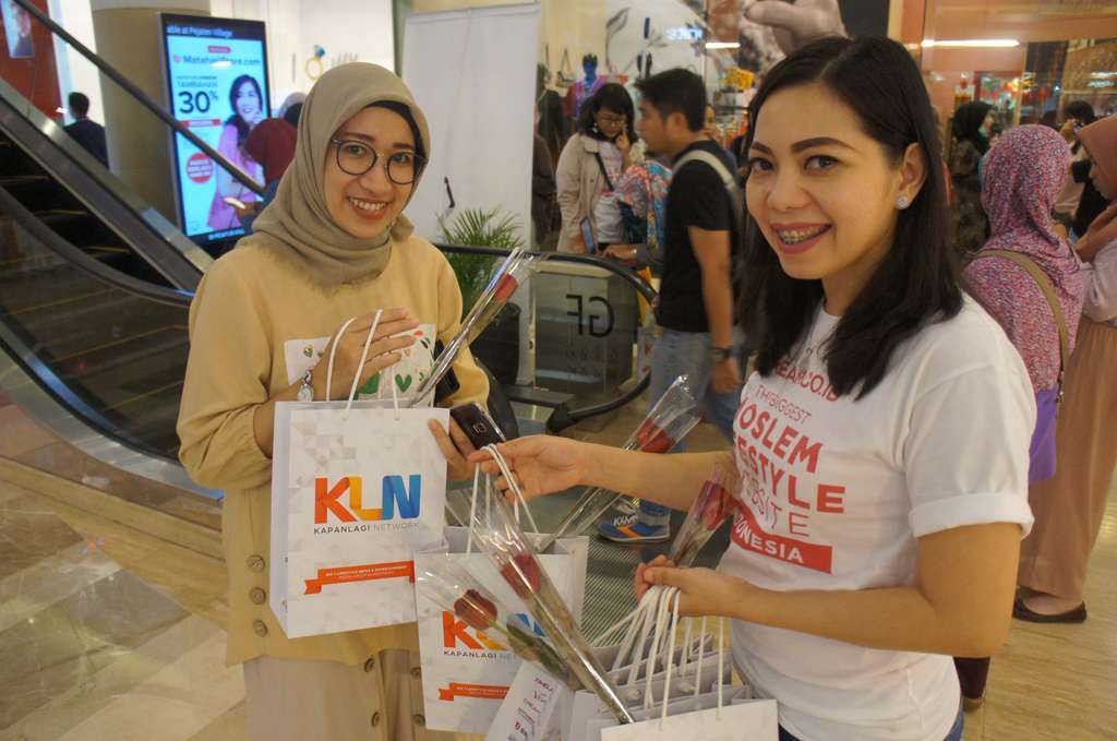 Rayakan Hari Hijab Sedunia, Dream.co.id Bagi-bagi Hijab Gratis