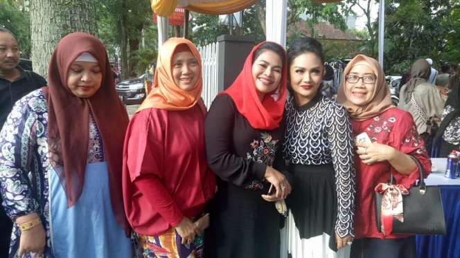 Suntikan Semangat Krisdayanti Buat Puti Guntur Soekarno