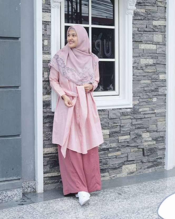 Gaya Berhijab 4 Mantan Presenter Olahraga